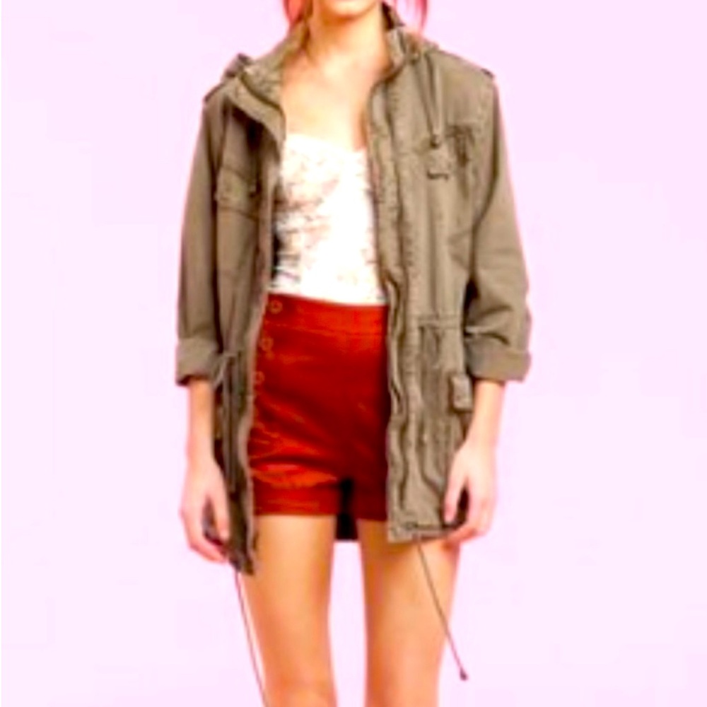 Aritzia Talula Starboard Shorts | Red | Size 2